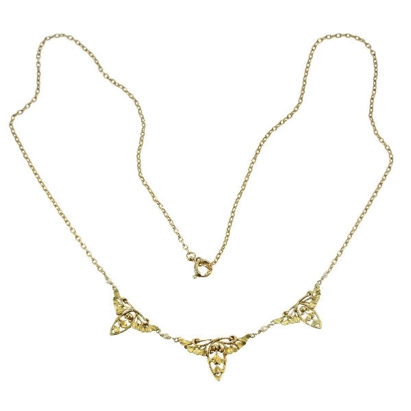 Typical gold Art Nouveau necklace with elkhorn fern motif